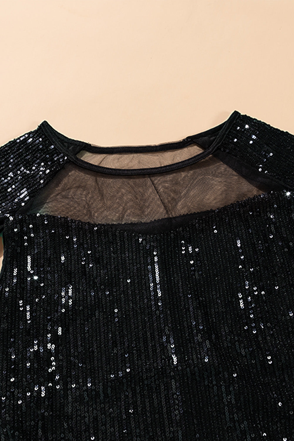Minivestido ajustado con parche de malla de lentejuelas negro con borla - EBEPEX