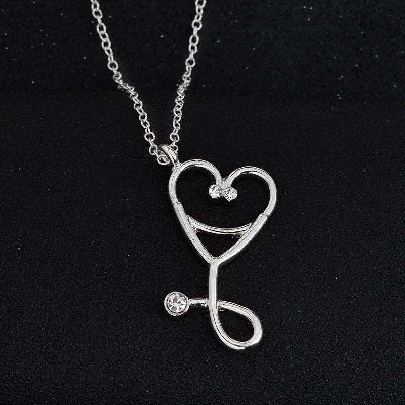Colgante de corazón diseño de estetoscopio