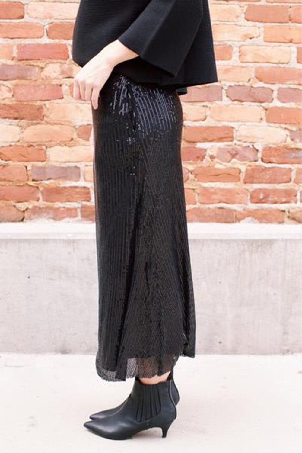 Falda midi ceñida al cuerpo con cintura alta y lentejuelas negras - EBEPEX
