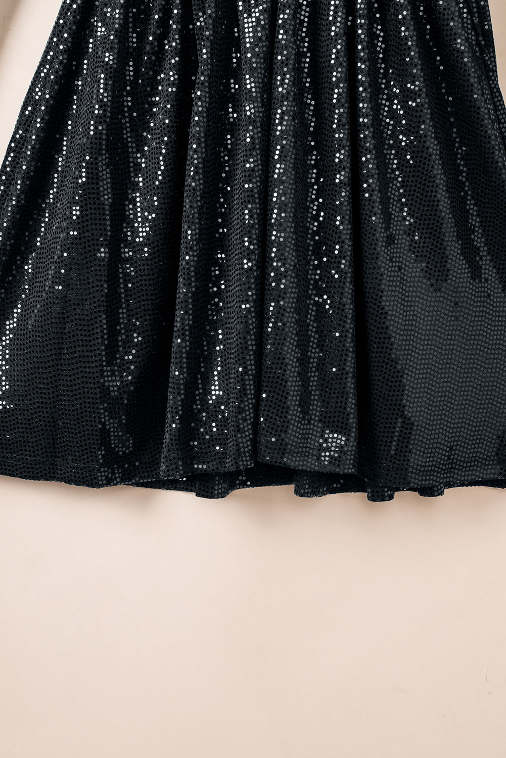 Mini vestido negro con espalda abierta y cintura alta con lentejuelas - EBEPEX